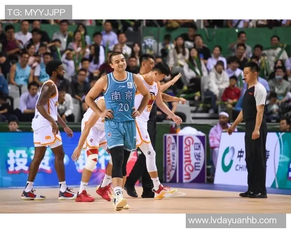 南京篮球队个人能力排名创新高引发热议球员表现备受关注 南京篮球队个人能力排名创新高引发热议球员表现备受关注