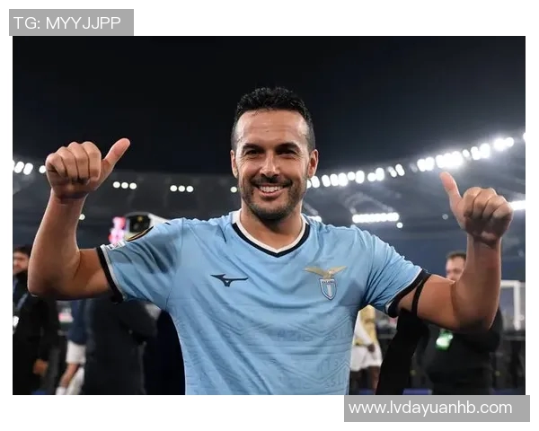 足球明星后卫精彩瞬间高清集锦展现防守艺术与技巧之美